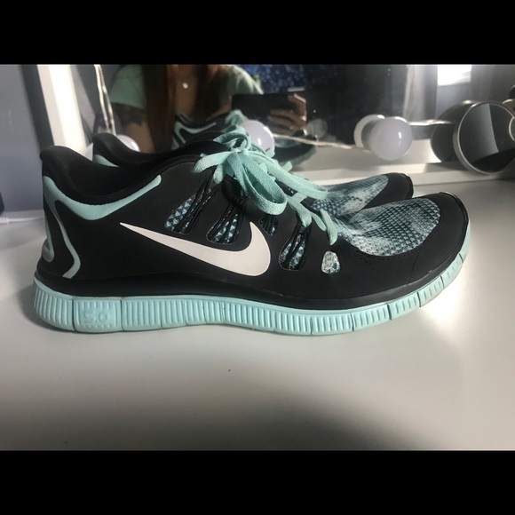 Nike Shoes - Nike Free Runs 5.0